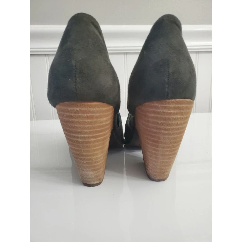 Charles David Womens 8.5M Green Suede Usual Notched Booties Slip on Shoes EUC
